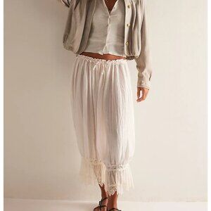 Forever Young Bloomer Pants Color White Alyssum
